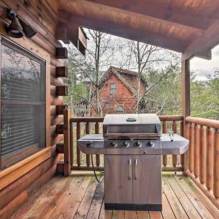 Romantic Cabin With Hot Tub In Pigeon Forge! Exteriör bild