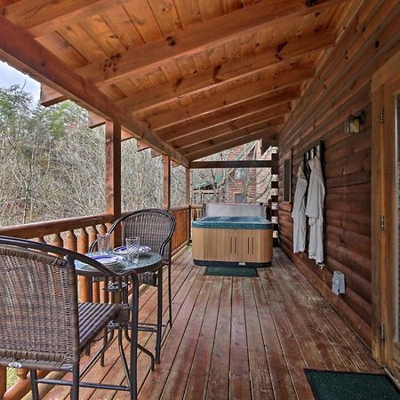 Romantic Cabin With Hot Tub In Pigeon Forge! Exteriör bild
