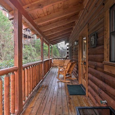 Romantic Cabin With Hot Tub In Pigeon Forge! Exteriör bild