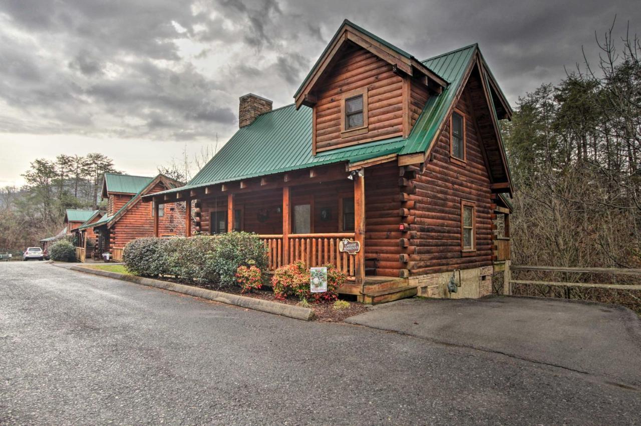 Romantic Cabin With Hot Tub In Pigeon Forge! Exteriör bild