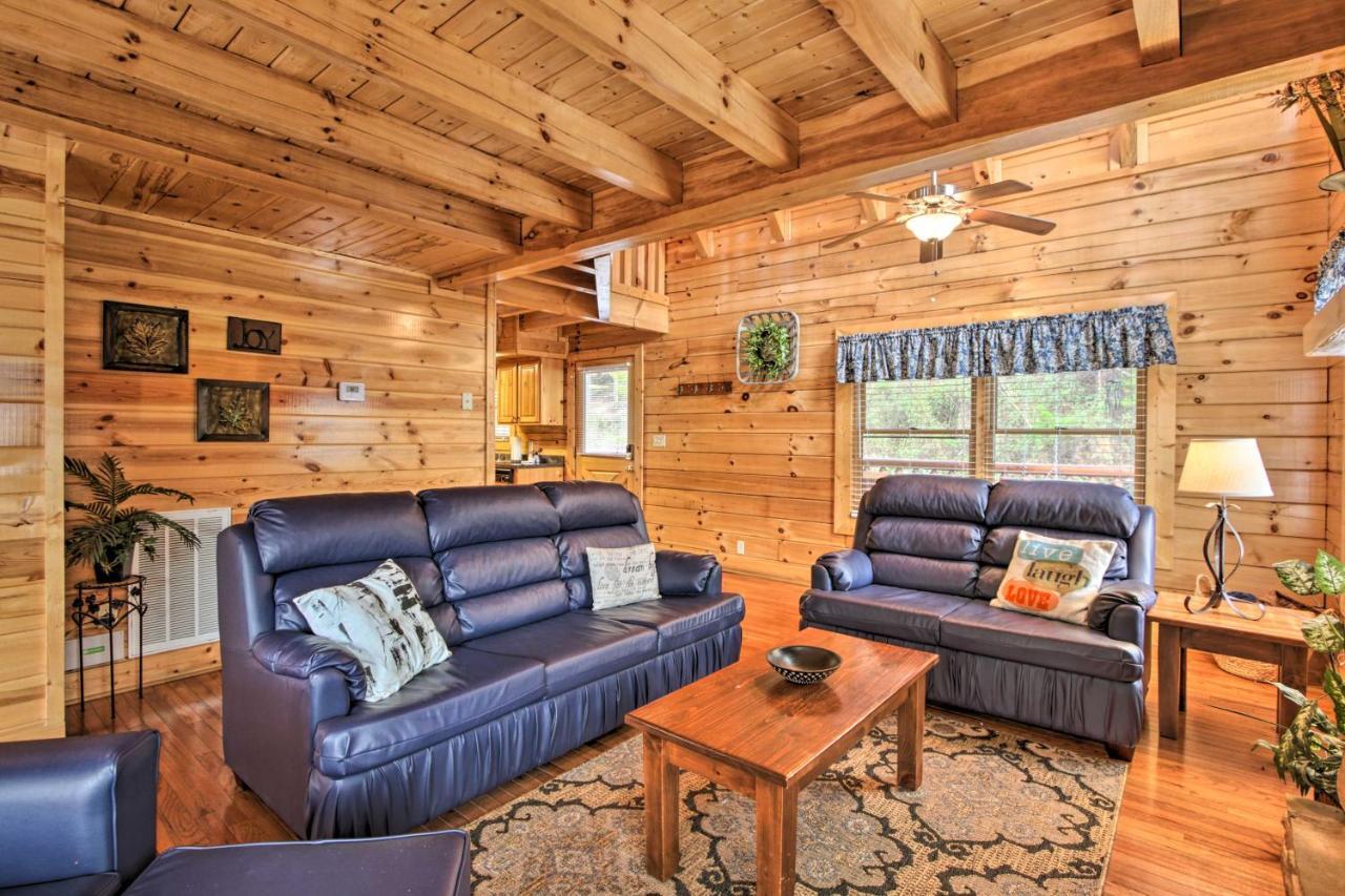 Romantic Cabin With Hot Tub In Pigeon Forge! Exteriör bild