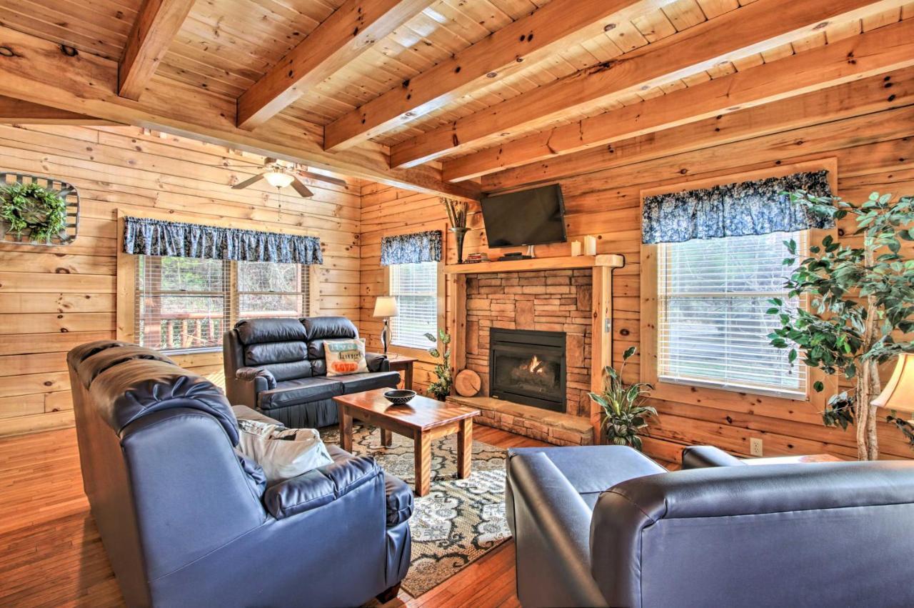 Romantic Cabin With Hot Tub In Pigeon Forge! Exteriör bild