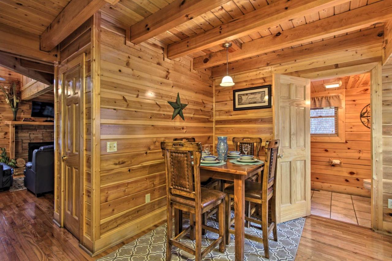 Romantic Cabin With Hot Tub In Pigeon Forge! Exteriör bild
