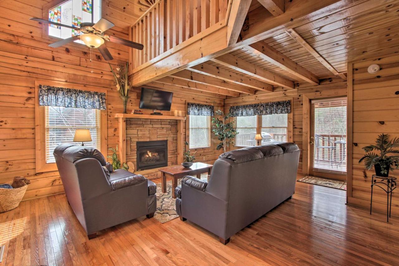 Romantic Cabin With Hot Tub In Pigeon Forge! Exteriör bild