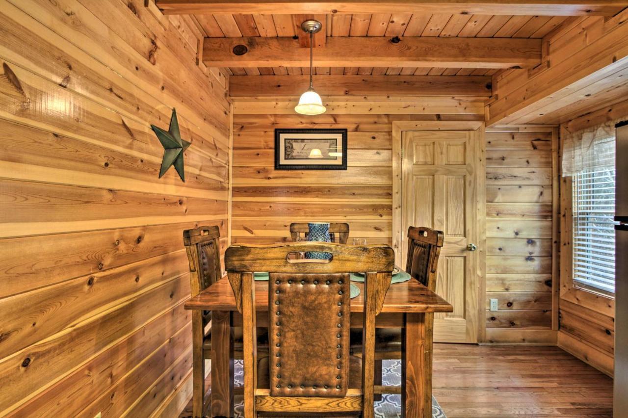Romantic Cabin With Hot Tub In Pigeon Forge! Exteriör bild