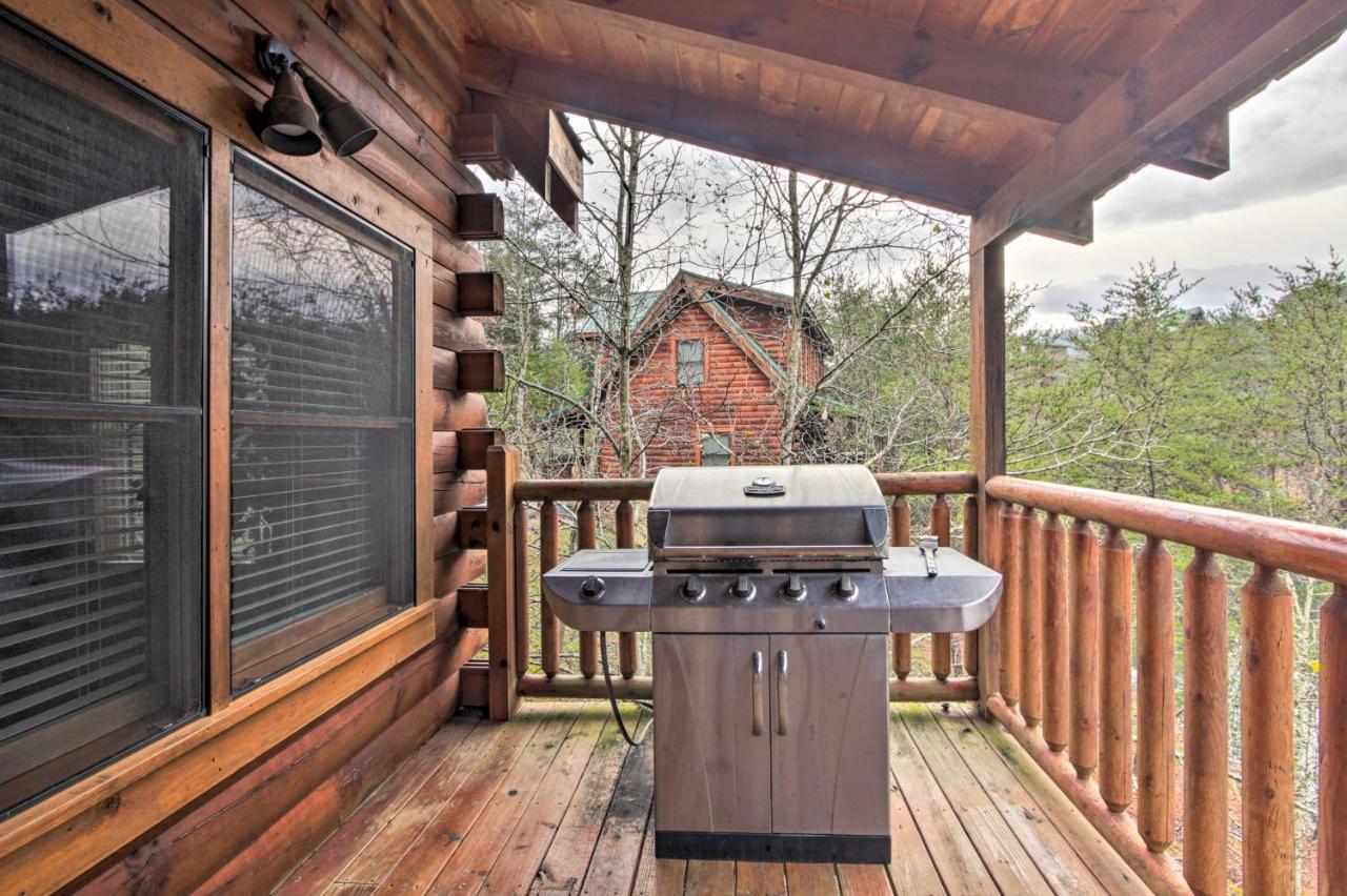 Romantic Cabin With Hot Tub In Pigeon Forge! Exteriör bild