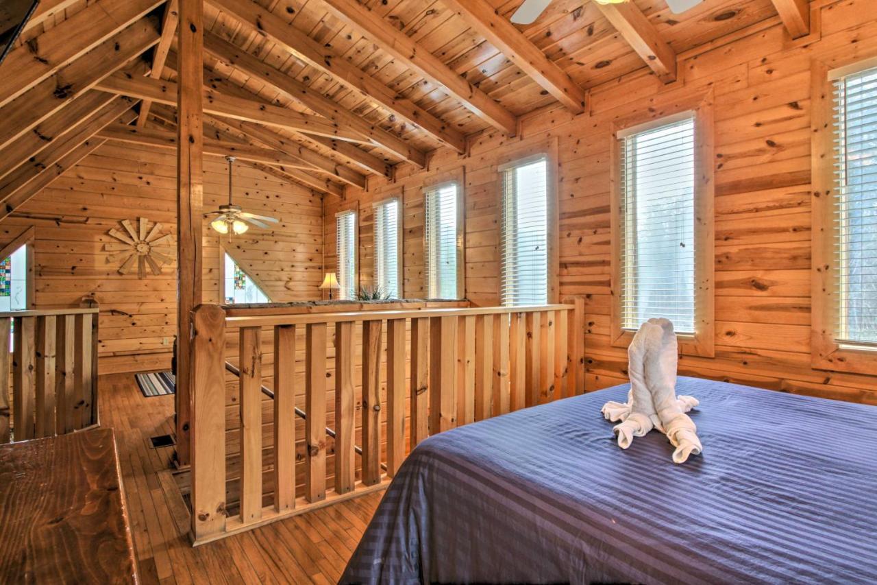 Romantic Cabin With Hot Tub In Pigeon Forge! Exteriör bild