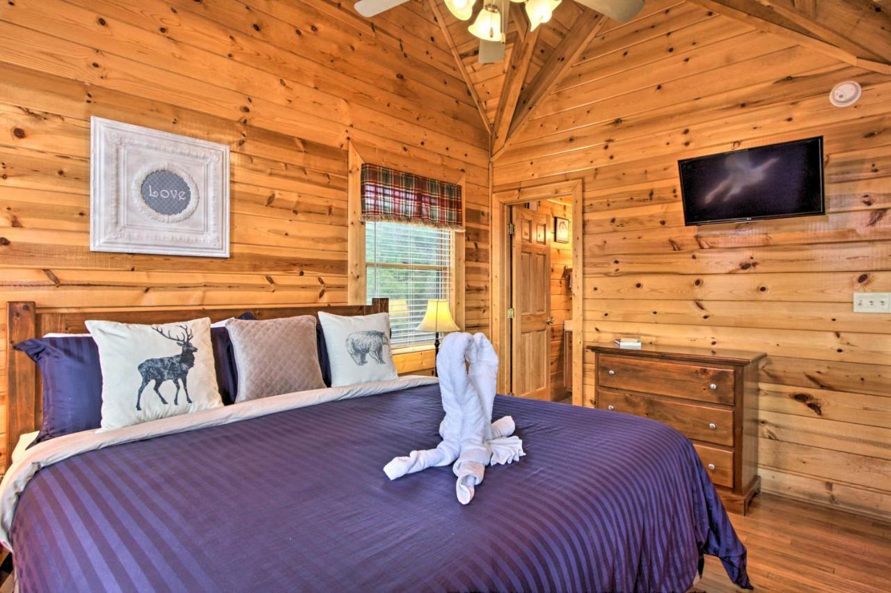Romantic Cabin With Hot Tub In Pigeon Forge! Exteriör bild