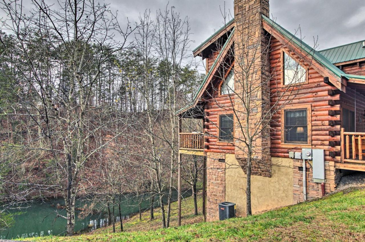 Romantic Cabin With Hot Tub In Pigeon Forge! Exteriör bild